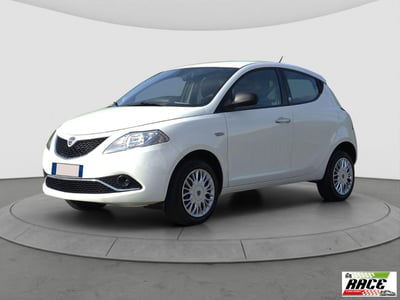 Lancia Ypsilon 0.9 TwinAir 85 CV 5 porte Metano Ecochic Silver usata