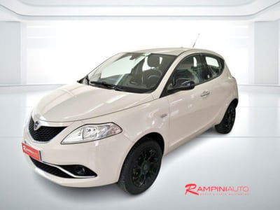 Lancia Ypsilon 0.9 TwinAir 85 CV 5 porte Metano Ecochic Silver usata