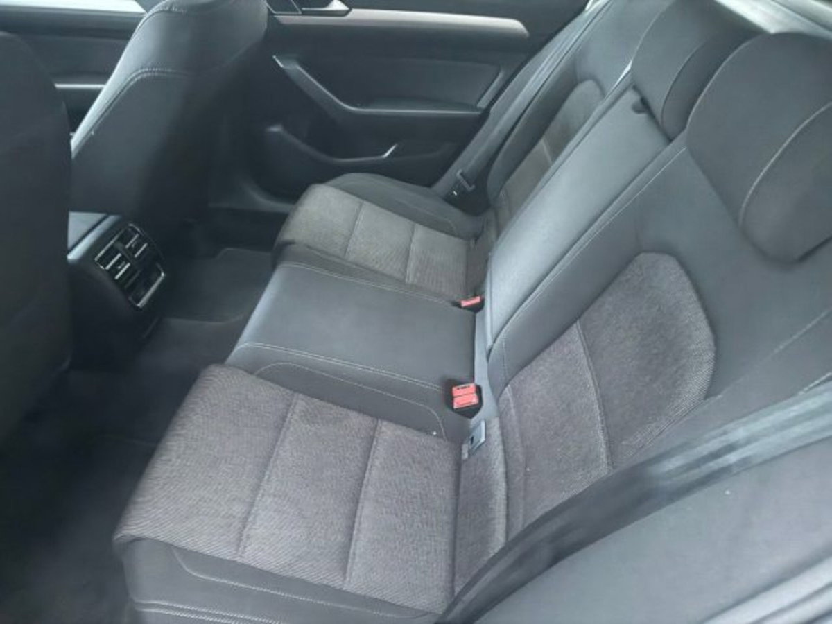 Volkswagen Passat Variant 2.0 TDI DSG Executive BlueMotion Tech. (7)