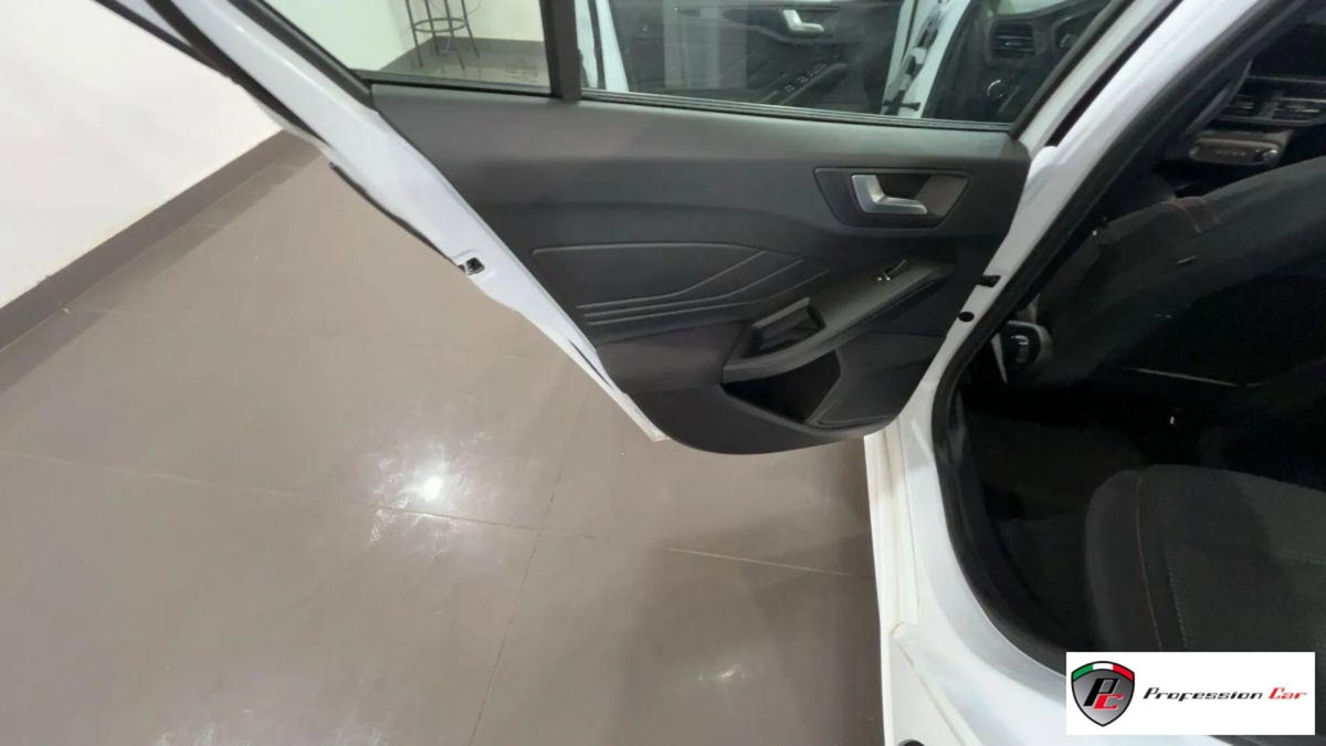 Ford Focus 1.0 EcoBoost 125 CV Start&Stop ST Line (14)