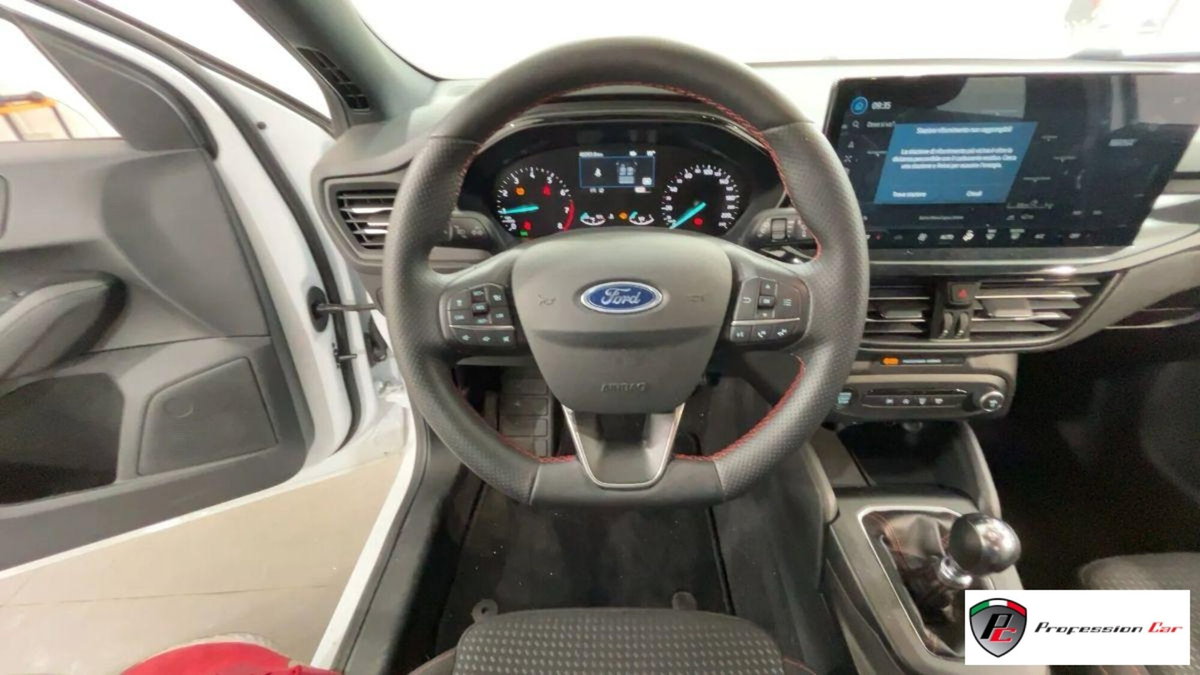 Ford Focus 1.0 EcoBoost 125 CV Start&Stop ST Line (8)