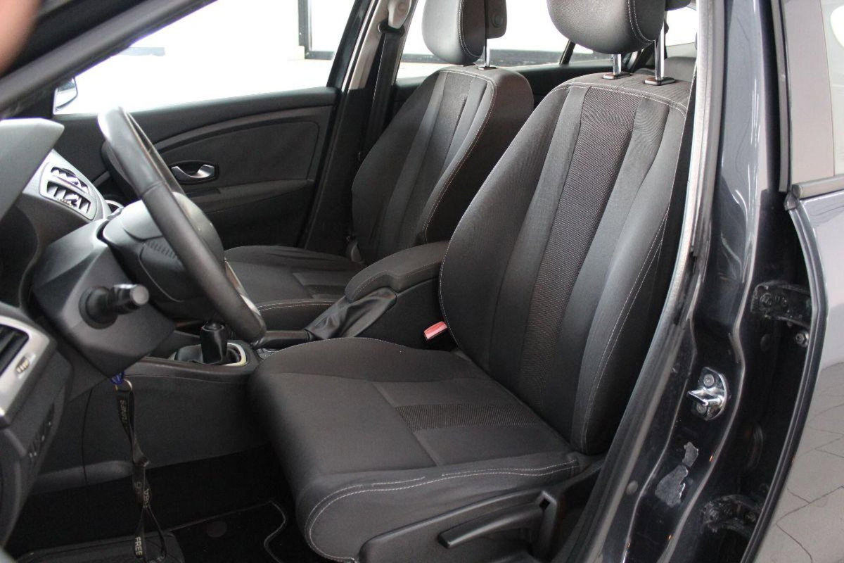 Renault Laguna SporTour 1.5 dCi 110CV SporTour Dynamique (12)