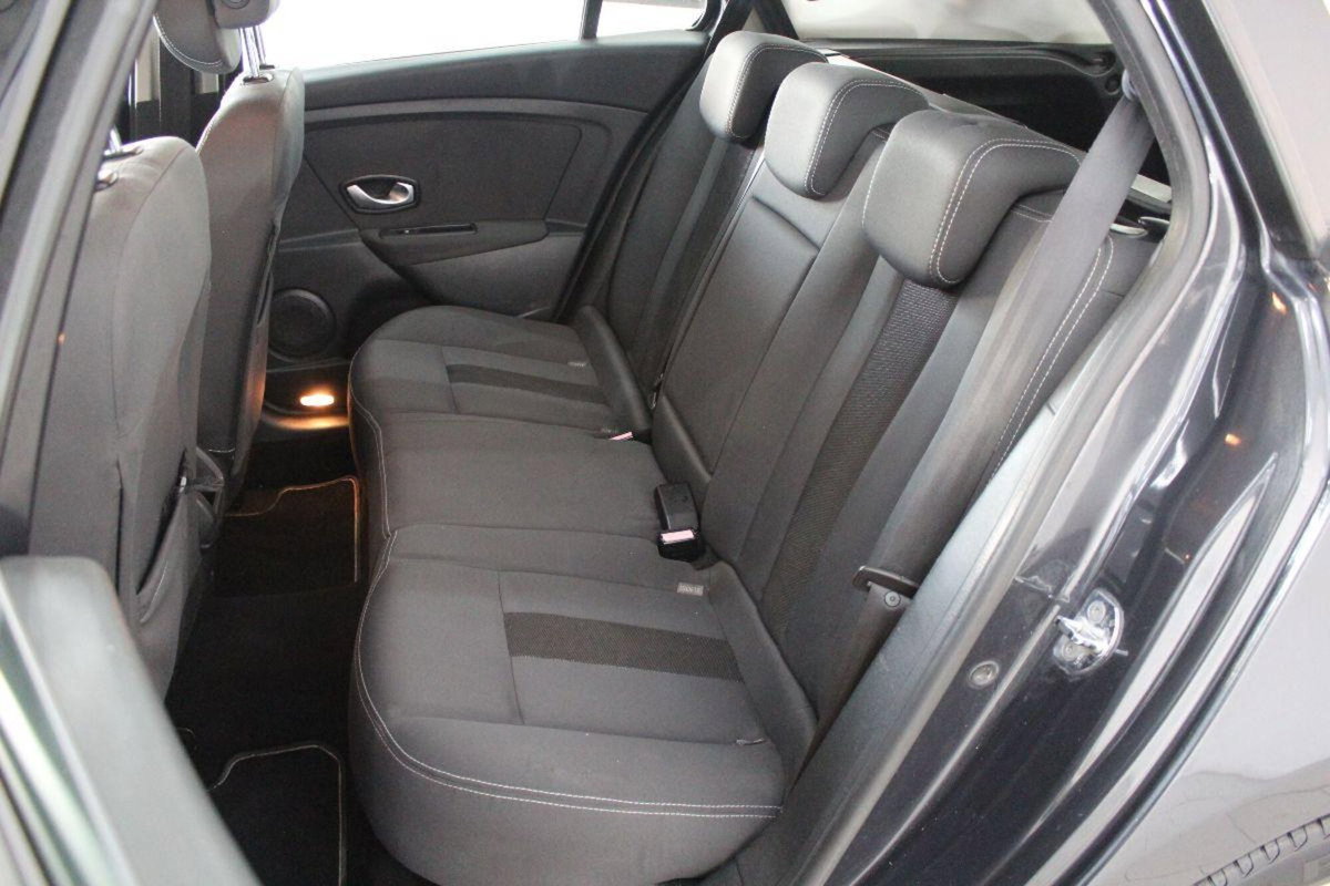 Renault Laguna SporTour 1.5 dCi 110CV SporTour Dynamique (13)