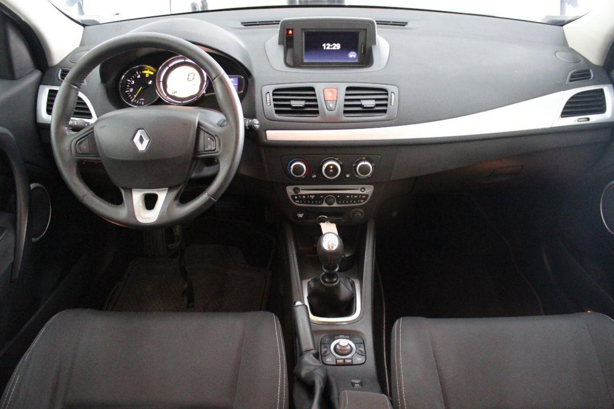 Renault Laguna SporTour 1.5 dCi 110CV SporTour Dynamique (7)