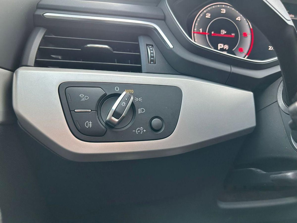Audi A4 30 TDI/136 CV S tronic Business (17)