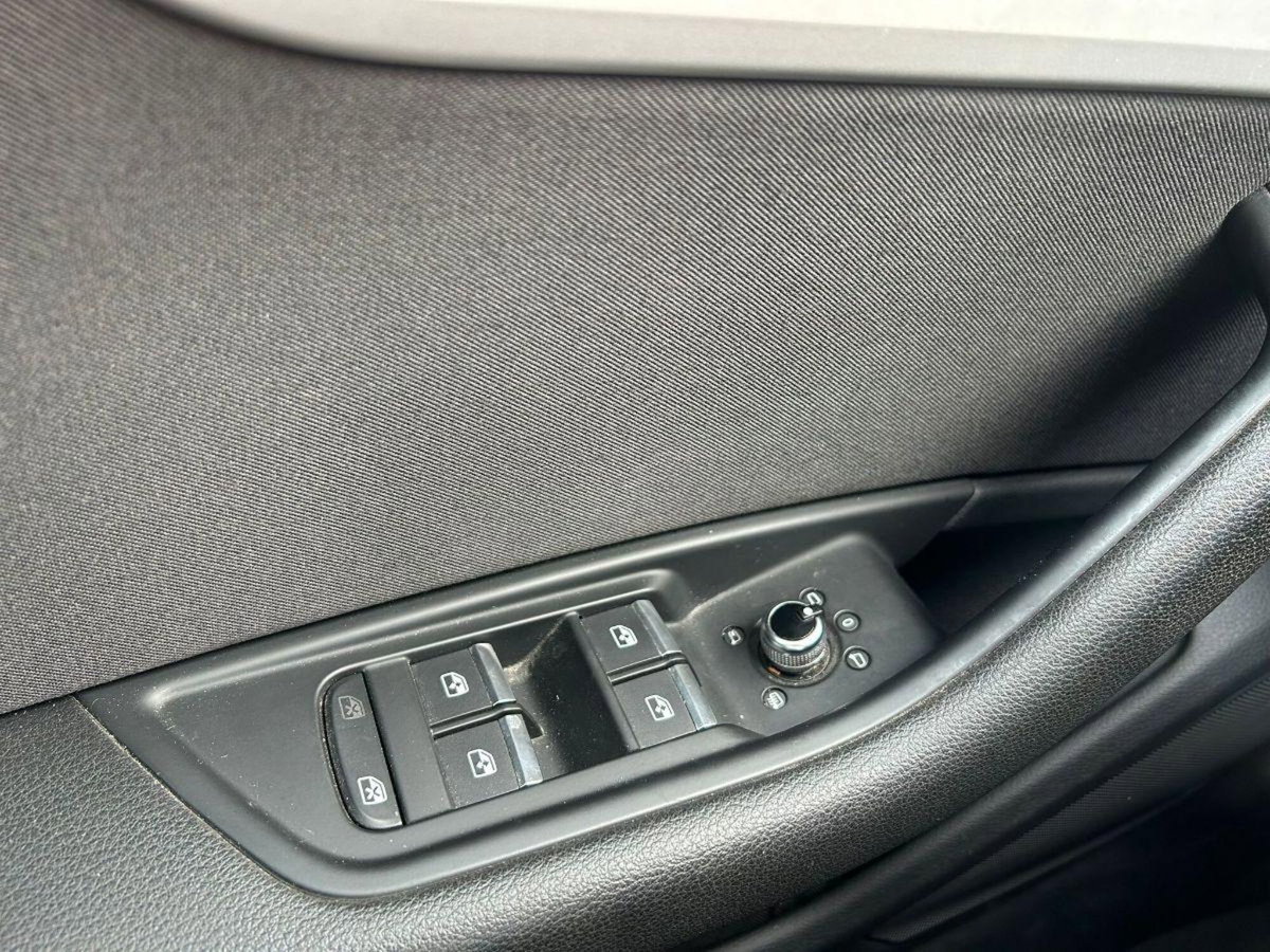 Audi A4 30 TDI/136 CV S tronic Business (19)