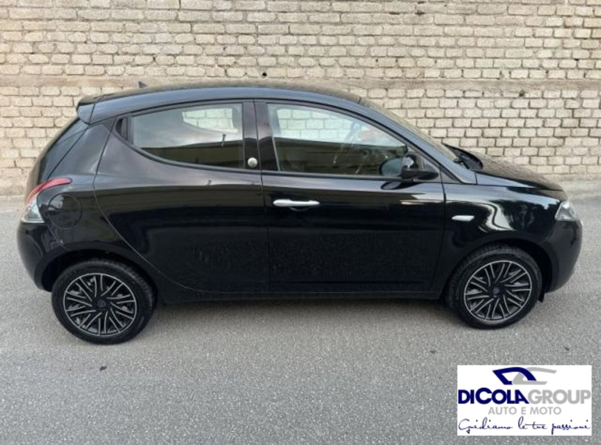 Lancia Ypsilon 1.2 69 CV 5 porte GPL Ecochic Gold (4)