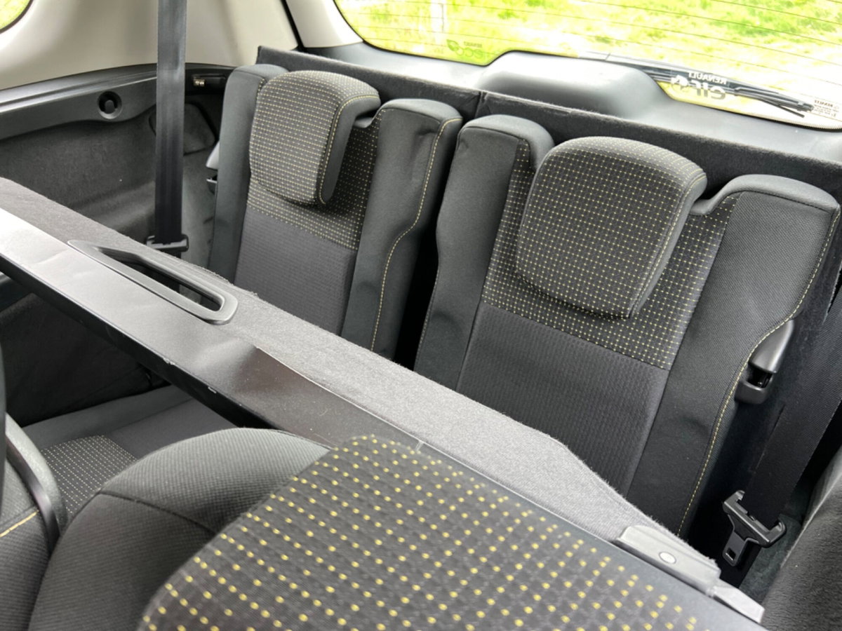 Renault Scenic E-Tech Electric 1.5 dCi 110CV Dynamique (11)