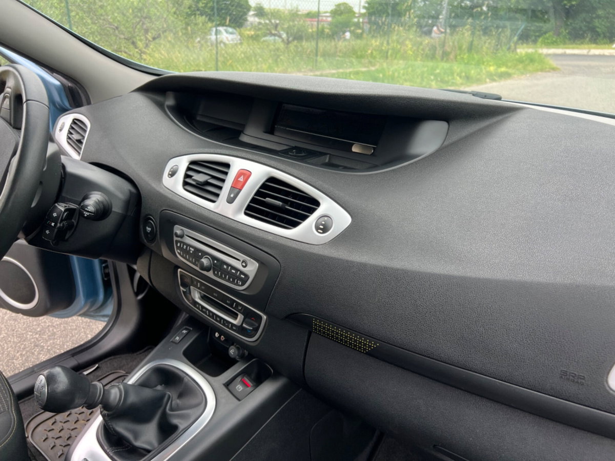 Renault Scenic E-Tech Electric 1.5 dCi 110CV Dynamique (17)