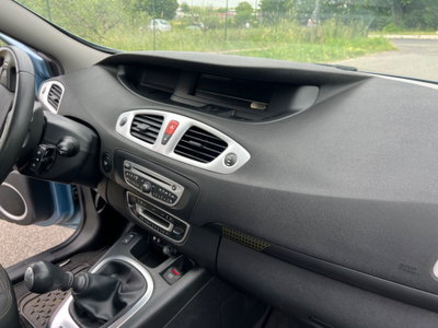Renault Scenic E-Tech Electric 1.5 dCi 110CV Dynamique (17)