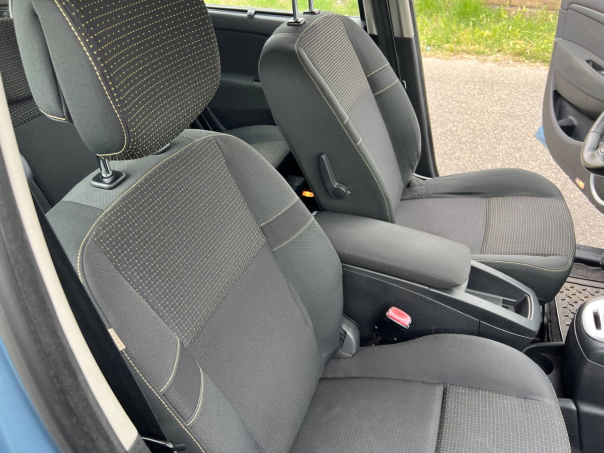 Renault Scenic E-Tech Electric 1.5 dCi 110CV Dynamique (18)