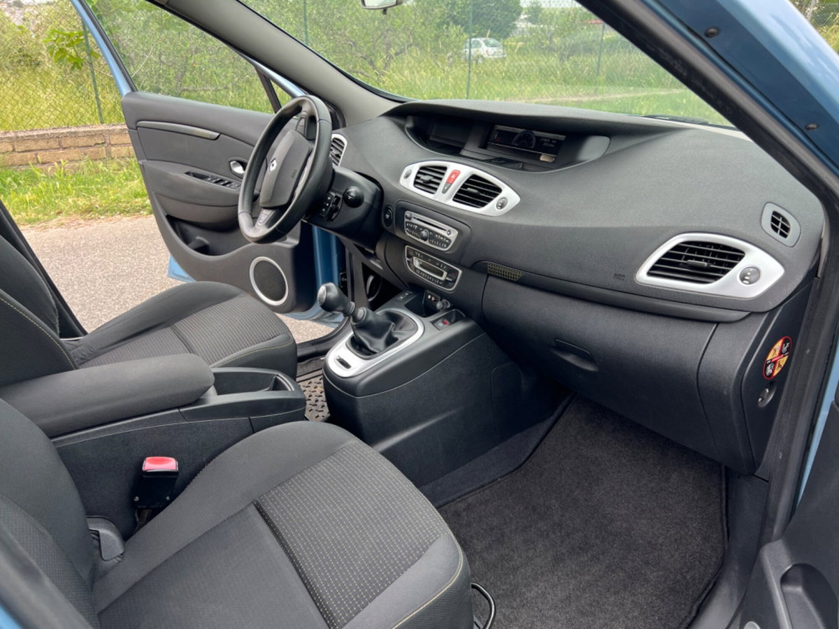 Renault Scenic E-Tech Electric 1.5 dCi 110CV Dynamique (20)