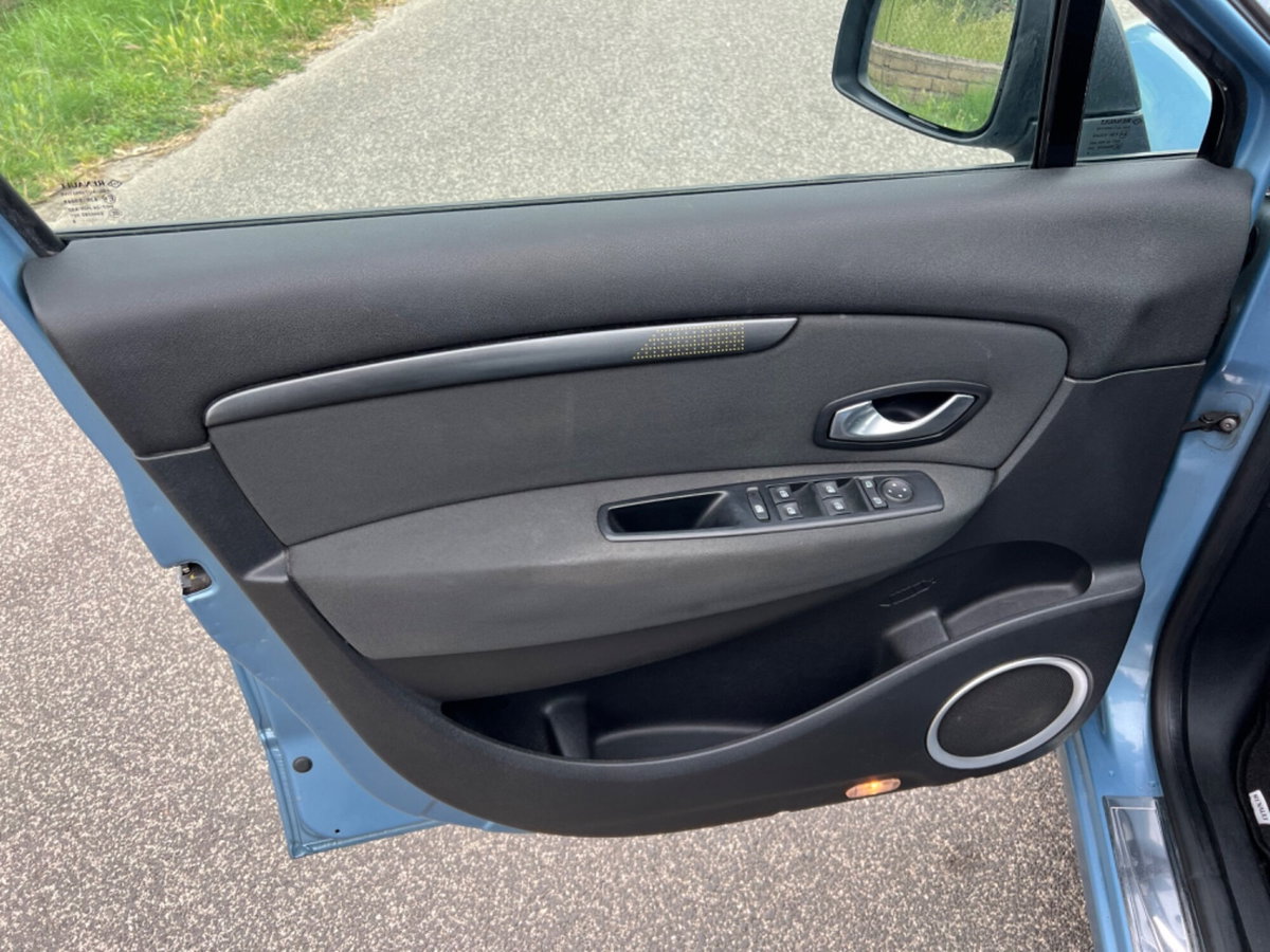 Renault Scenic E-Tech Electric 1.5 dCi 110CV Dynamique (8)