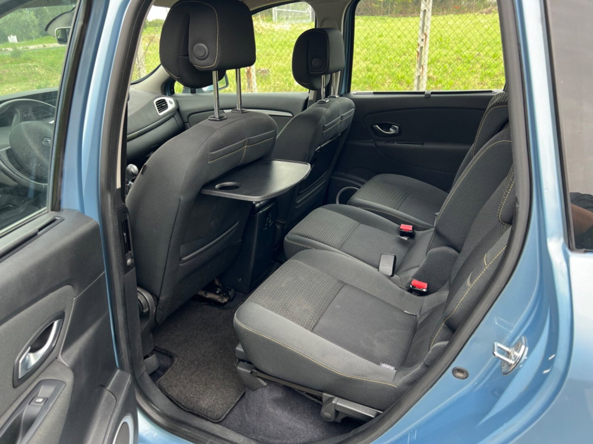 Renault Scenic E-Tech Electric 1.5 dCi 110CV Dynamique (10)