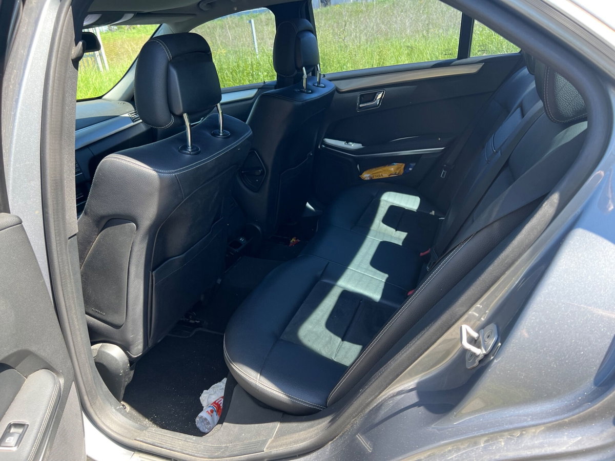 Mercedes-Benz Classe E 220 CDI BlueEFFICIENCY Avantgarde AMG (10)