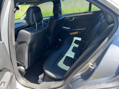 Mercedes-Benz Classe E 220 CDI BlueEFFICIENCY Avantgarde AMG (10)
