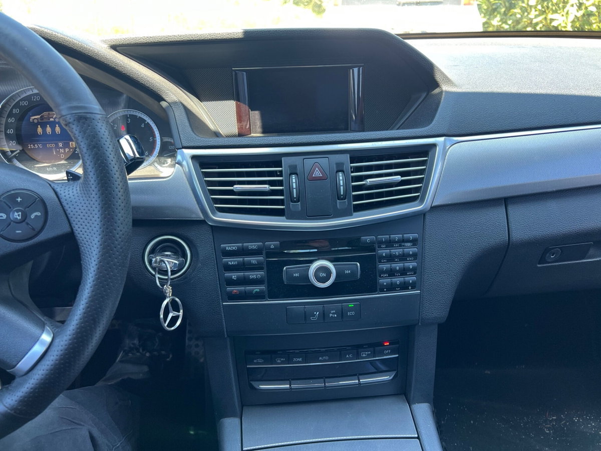 Mercedes-Benz Classe E 220 CDI BlueEFFICIENCY Avantgarde AMG (11)
