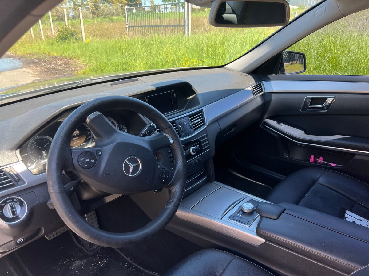 Mercedes-Benz Classe E 220 CDI BlueEFFICIENCY Avantgarde AMG (13)