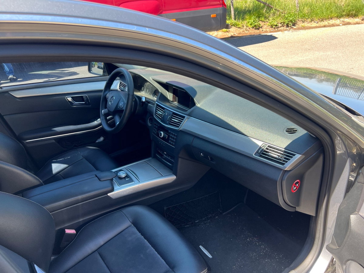 Mercedes-Benz Classe E 220 CDI BlueEFFICIENCY Avantgarde AMG (14)