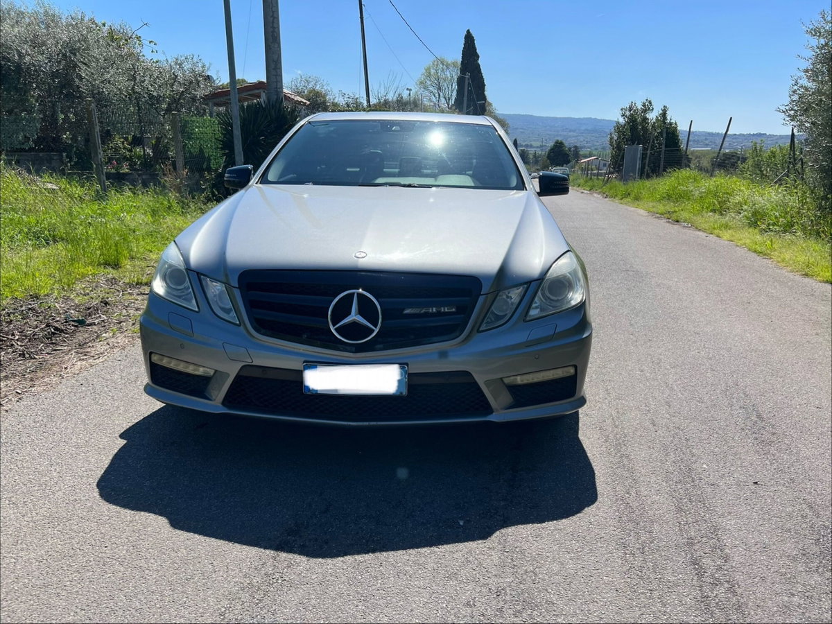 Mercedes-Benz Classe E 220 CDI BlueEFFICIENCY Avantgarde AMG (2)