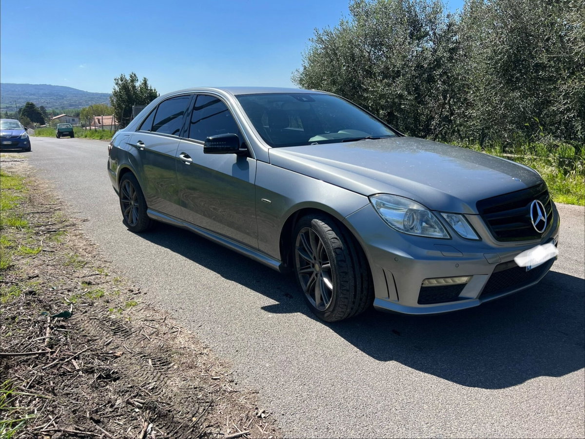 Mercedes-Benz Classe E 220 CDI BlueEFFICIENCY Avantgarde AMG (3)