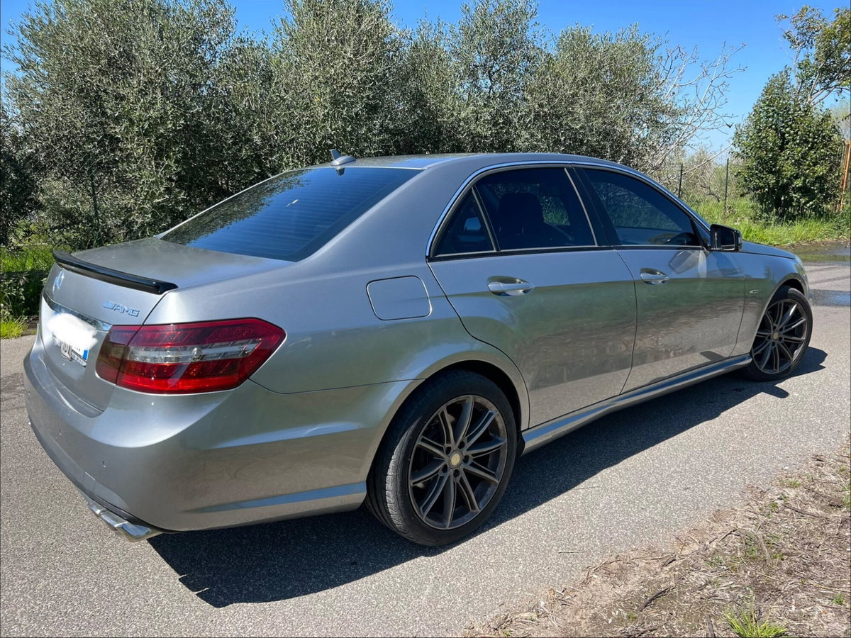 Mercedes-Benz Classe E 220 CDI BlueEFFICIENCY Avantgarde AMG (4)