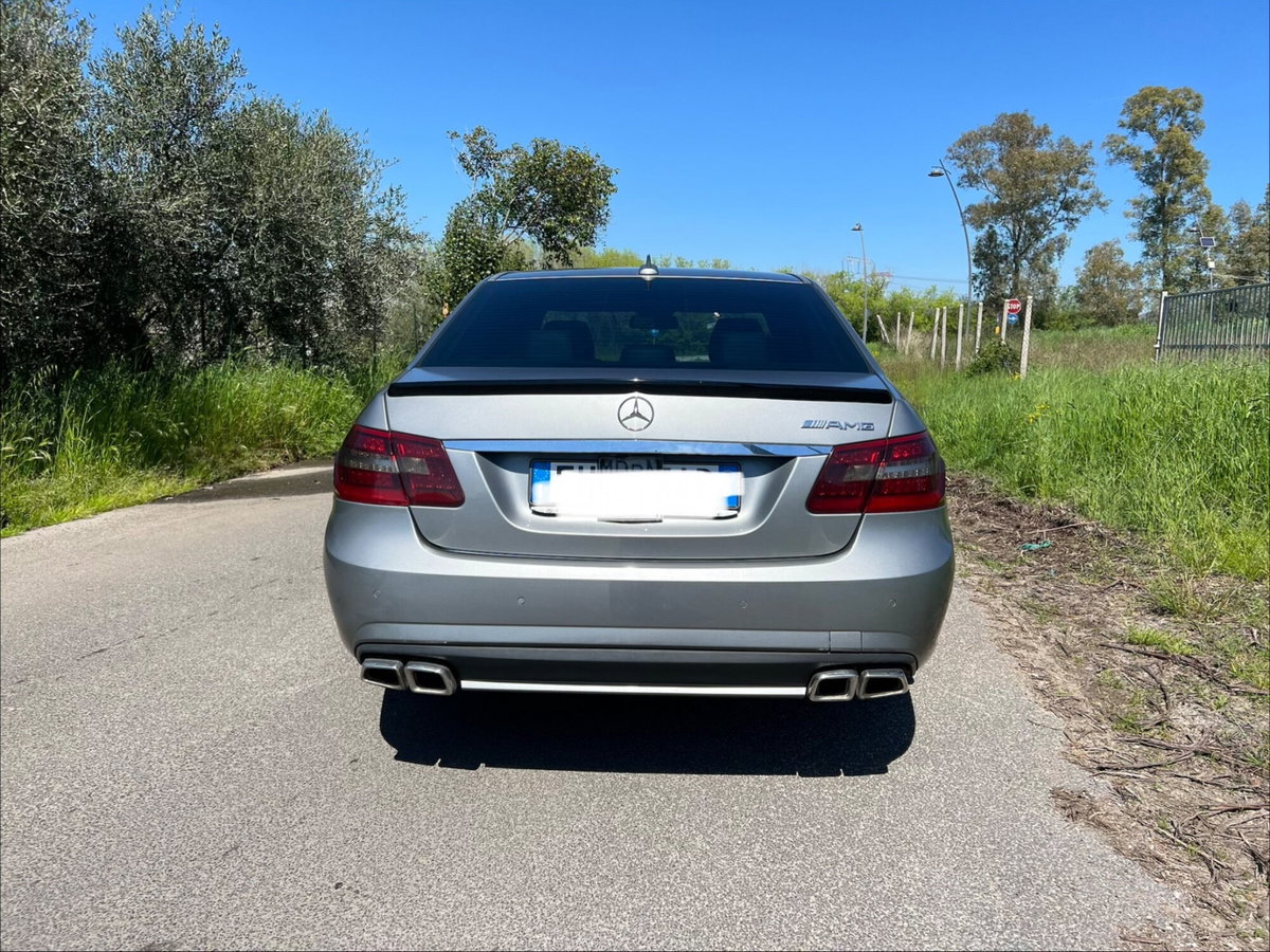 Mercedes-Benz Classe E 220 CDI BlueEFFICIENCY Avantgarde AMG (7)