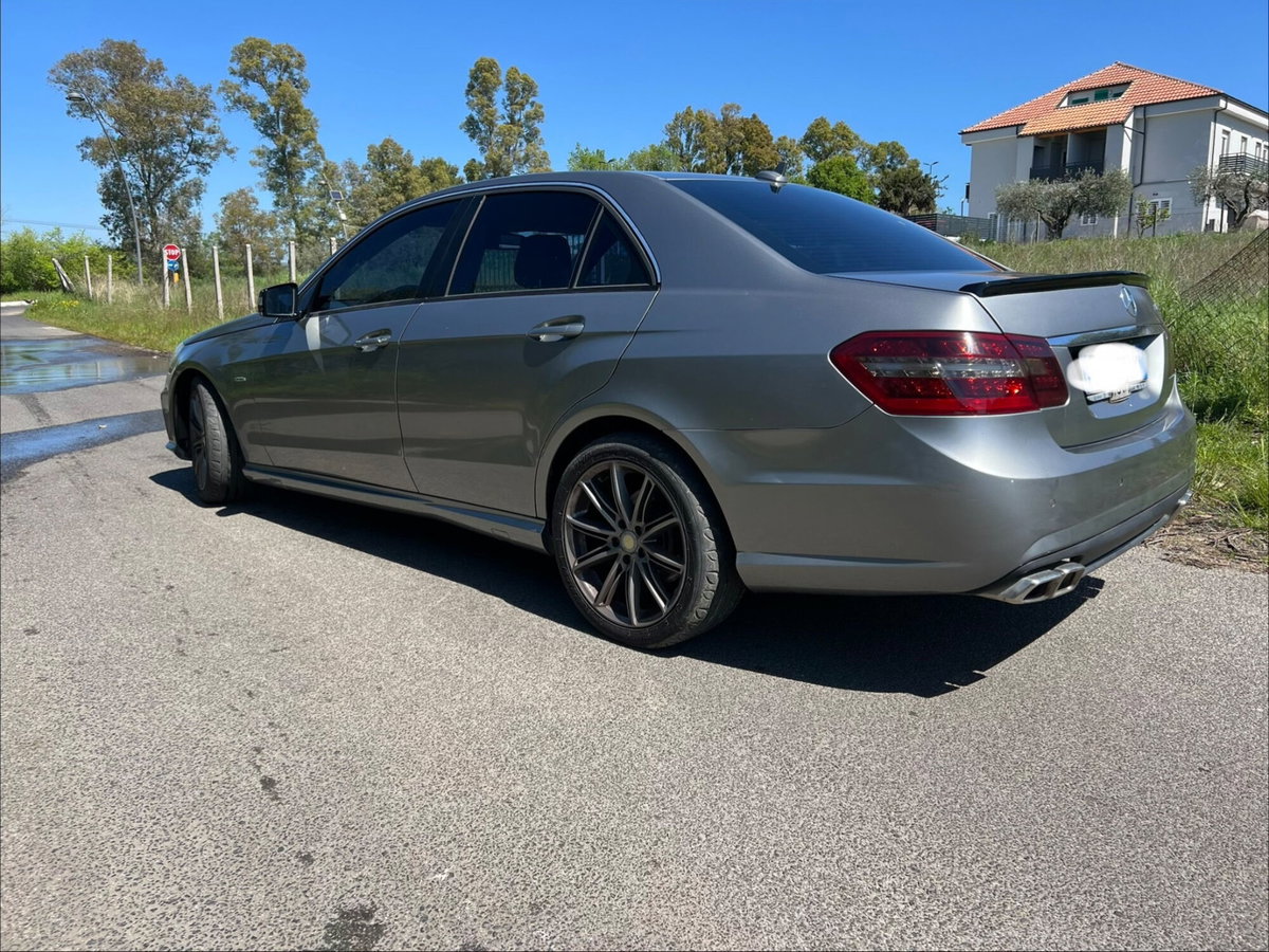 Mercedes-Benz Classe E 220 CDI BlueEFFICIENCY Avantgarde AMG (9)