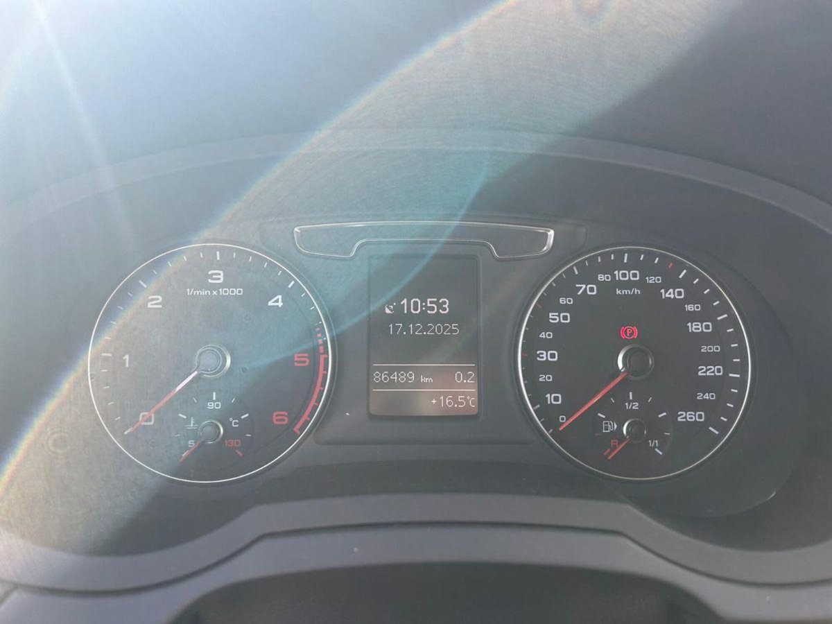 Audi Q3 35 TDI quattro S tronic Business (17)