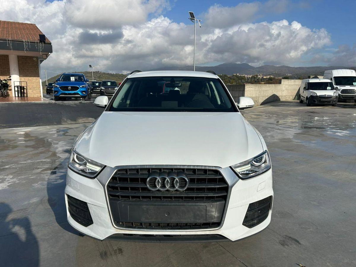 Audi Q3 35 TDI quattro S tronic Business (2)