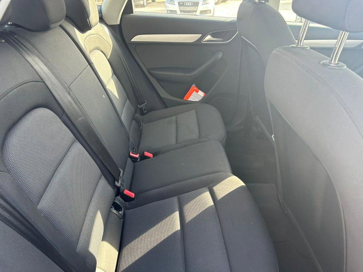 Audi Q3 35 TDI quattro S tronic Business (6)