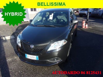 Lancia Ypsilon 1.0 FireFly 5 porte S&S Hybrid Ecochic Silver usata
