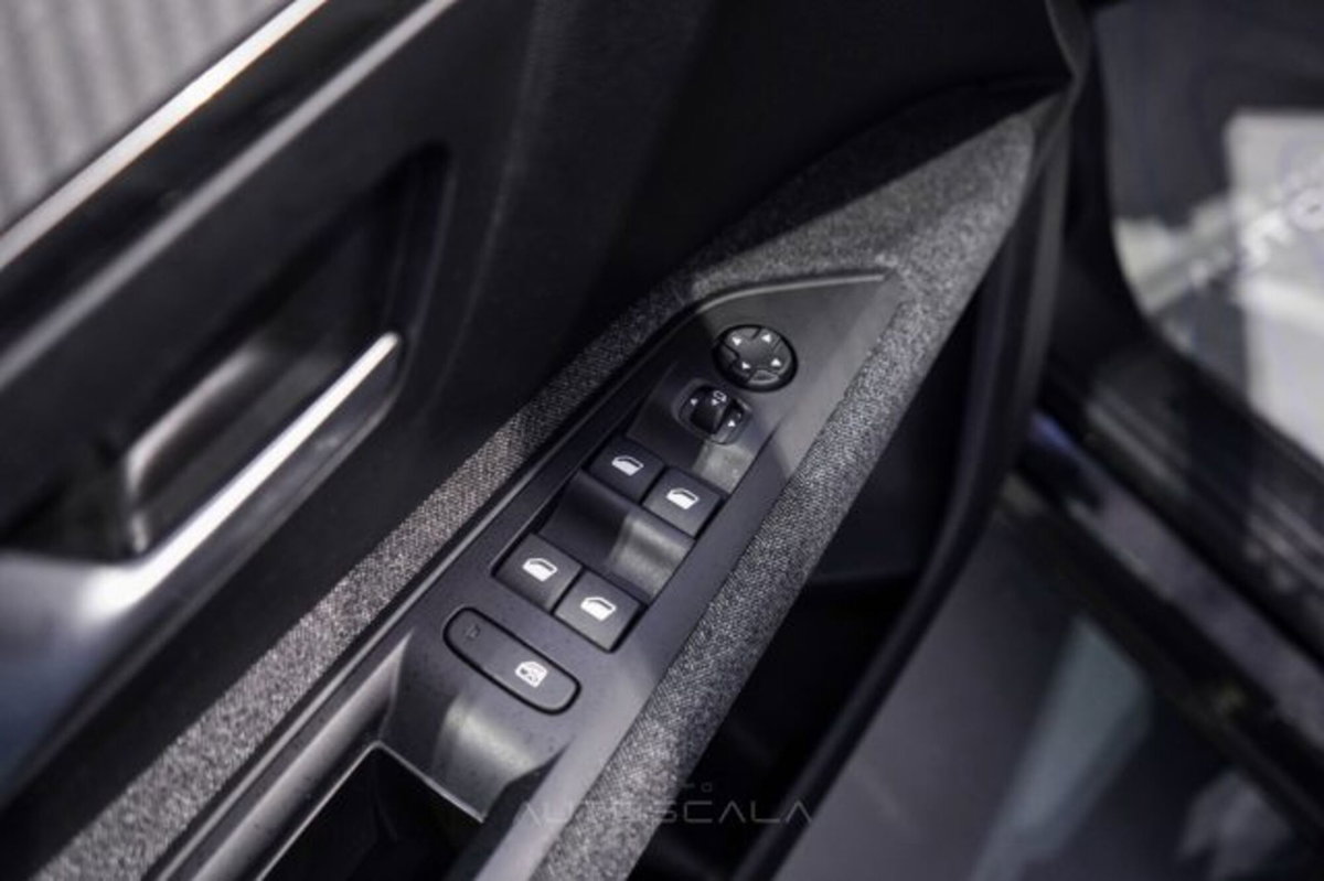 Peugeot 5008 1.2 puretech t Active Pack s&s 130cv (10)