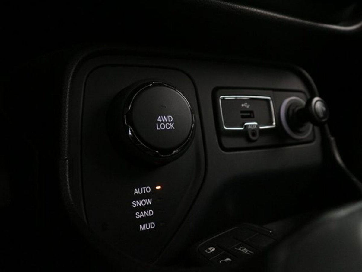 Jeep Renegade 2.0 Mjt 140CV 4WD Active Drive Limited (12)