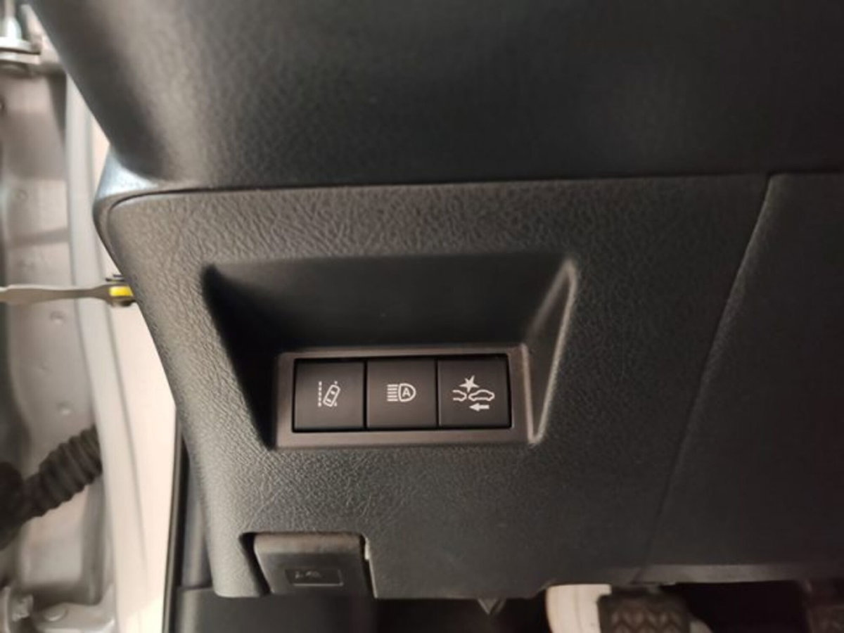 Toyota Yaris 1.0 72 CV 3 porte Cool (11)