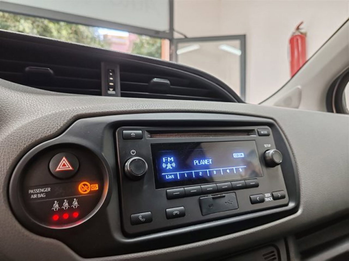 Toyota Yaris 1.0 72 CV 3 porte Cool (12)