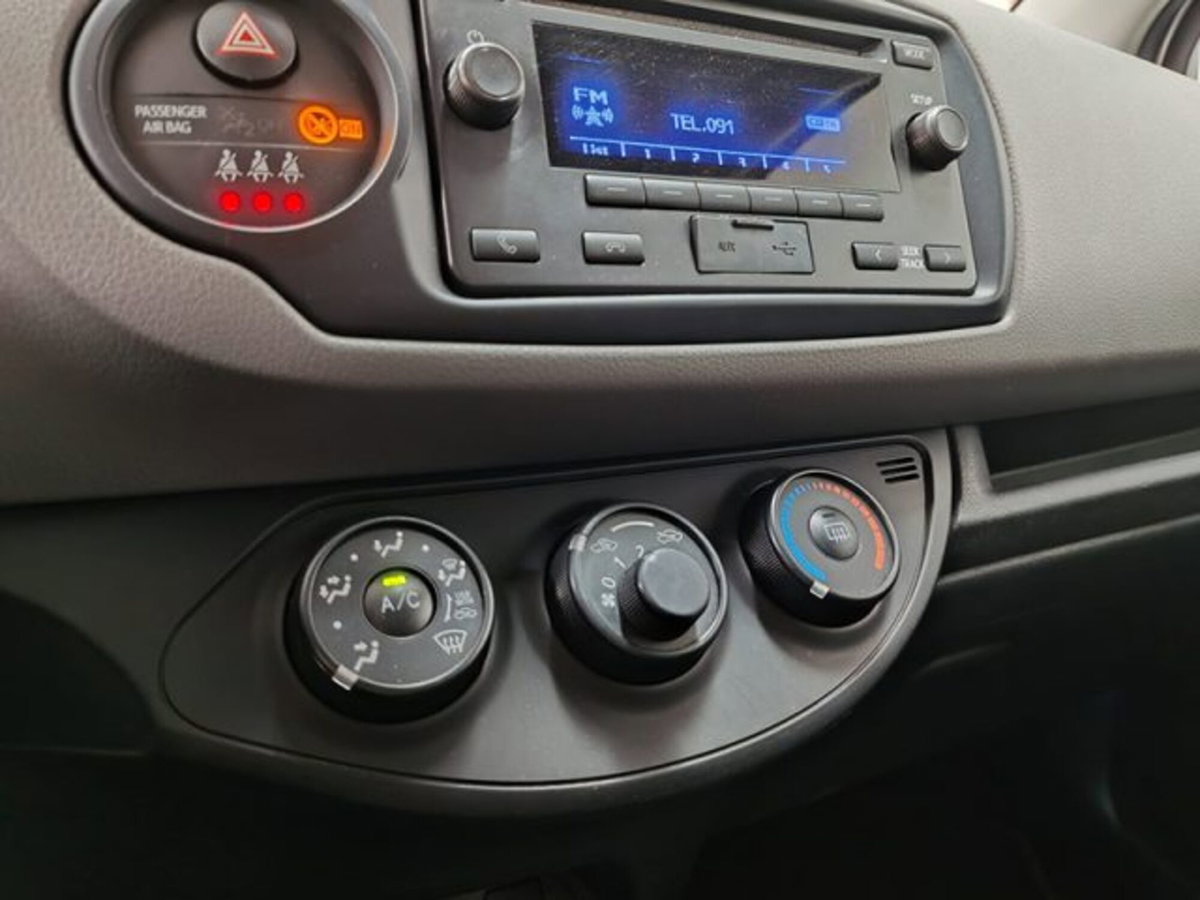 Toyota Yaris 1.0 72 CV 3 porte Cool (13)