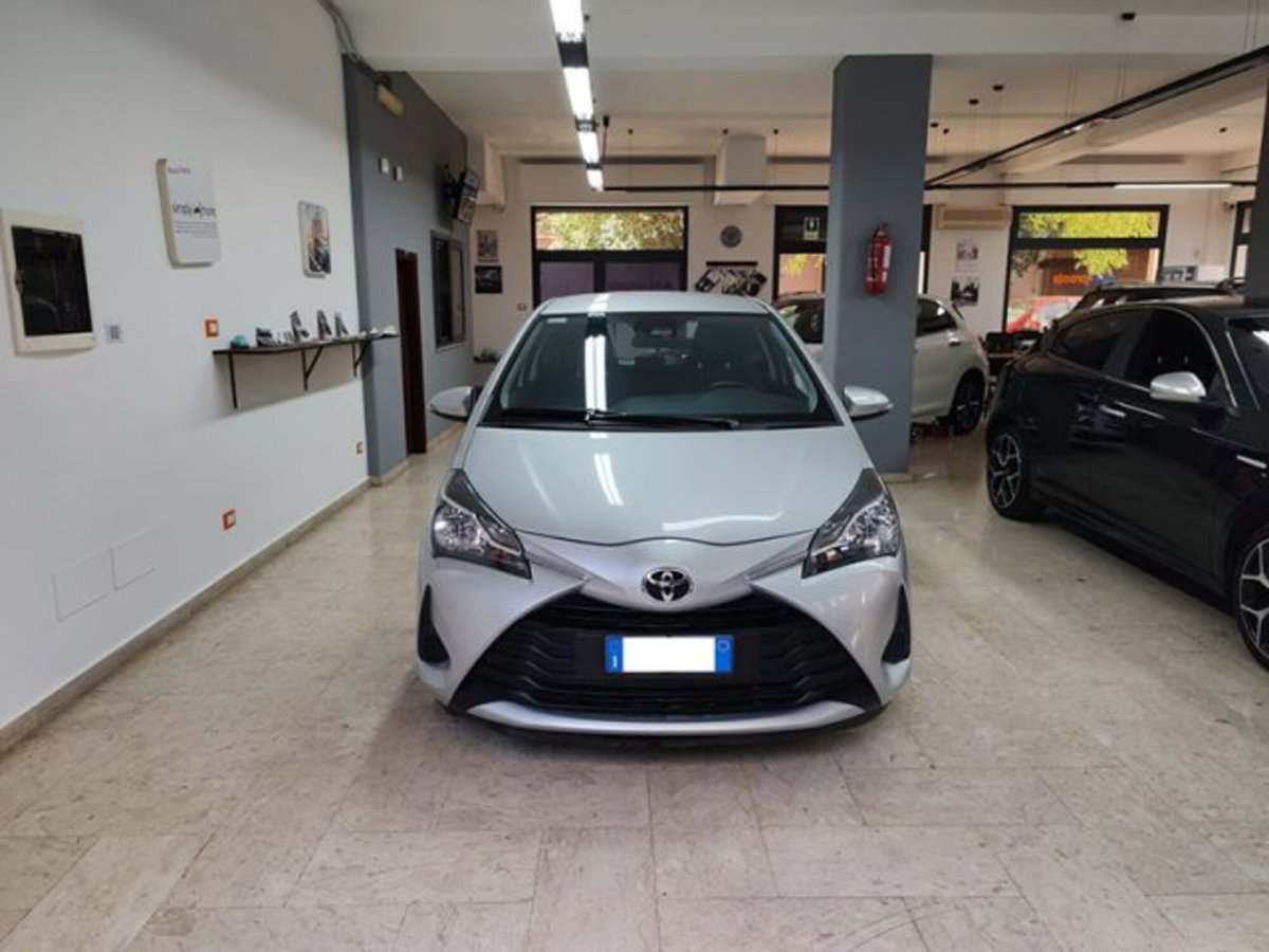 Toyota Yaris 1.0 72 CV 3 porte Cool (2)