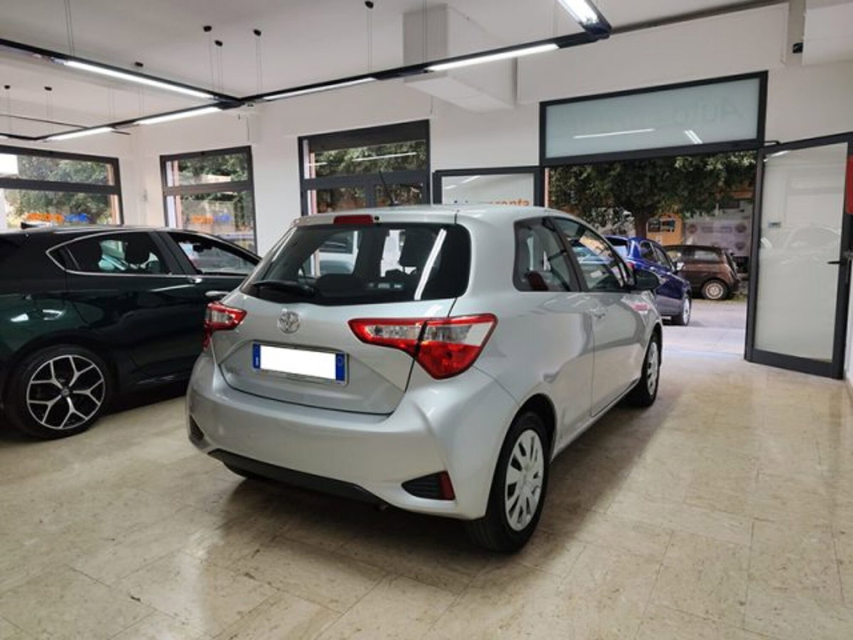 Toyota Yaris 1.0 72 CV 3 porte Cool (4)