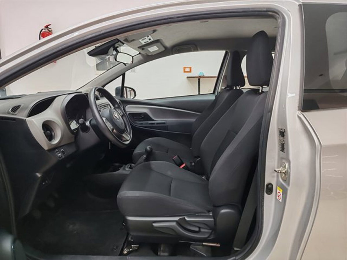 Toyota Yaris 1.0 72 CV 3 porte Cool (7)