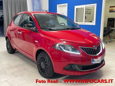 Lancia Ypsilon 1.0 FireFly 5 porte S&S Hybrid Silver Plus usata