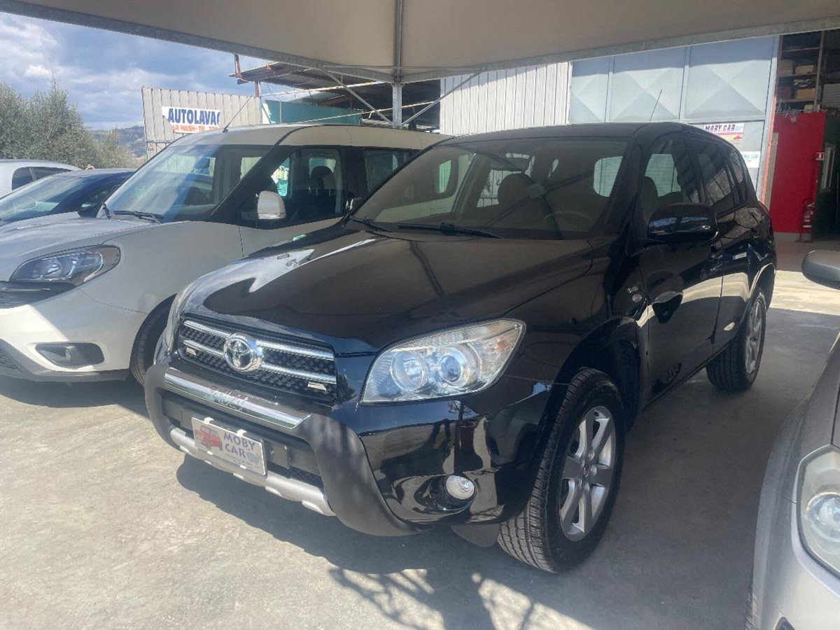 Toyota Rav4 D-4D 136 CV Luxury (3)