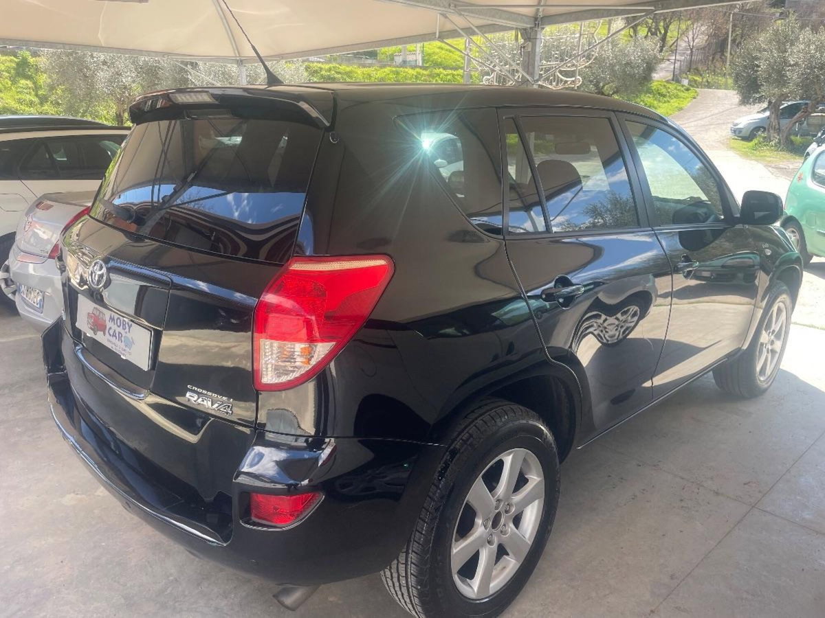 Toyota Rav4 D-4D 136 CV Luxury (4)