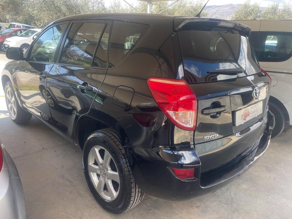 Toyota Rav4 D-4D 136 CV Luxury (6)