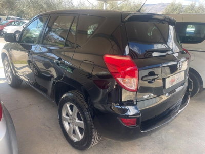 Toyota Rav4 D-4D 136 CV Luxury (6)