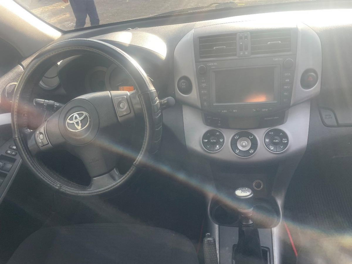 Toyota Rav4 D-4D 136 CV Luxury (7)