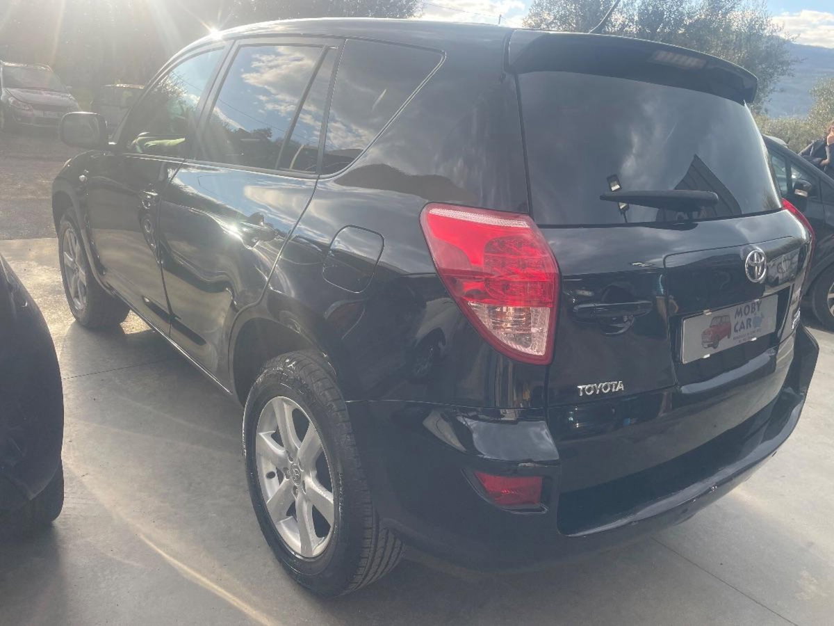Toyota Rav4 D-4D 136 CV Luxury (9)