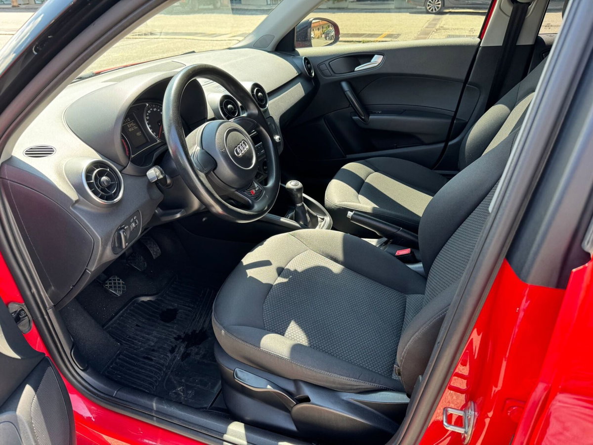 Audi A1 Sportback 1.6 TDI 116 CV Metal plus (7)