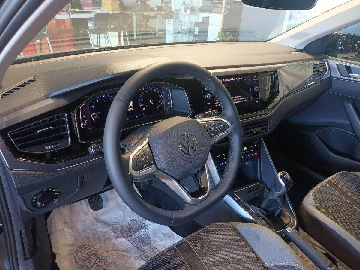 Volkswagen Polo 1.0 tsi Style 95cv (5)