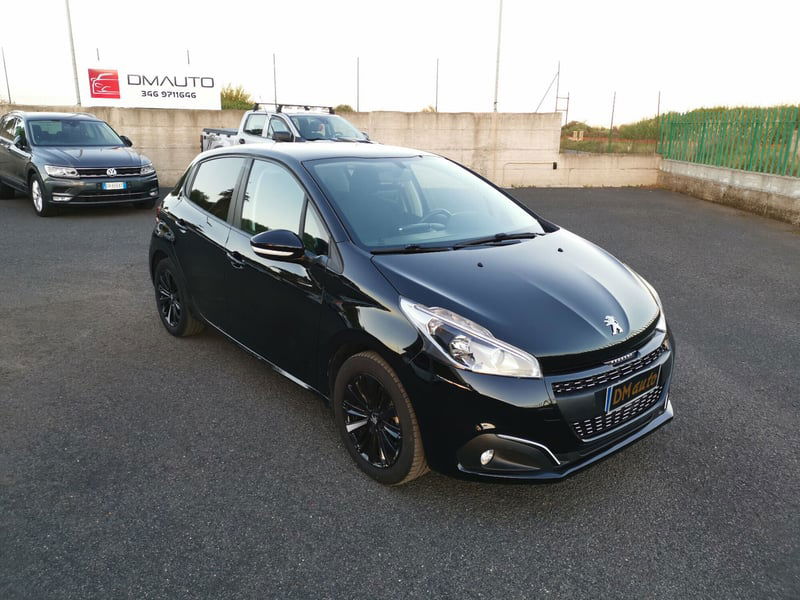 Peugeot 208 75 5 porte Black Line 2